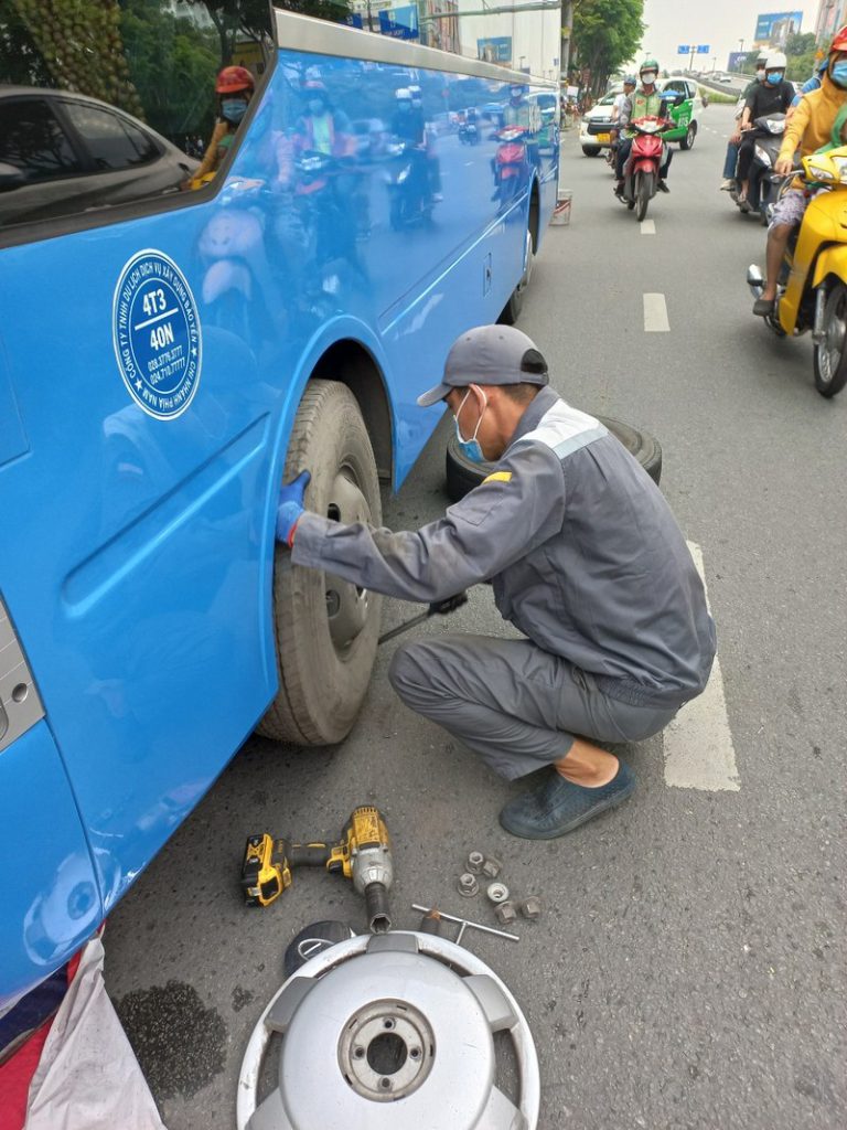 Cứu hộ lốp ô tô lưu động quận 10