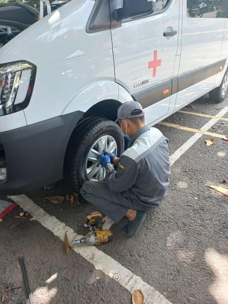 Cứu hộ xe ô tô con 24/7 tại Hóc Môn