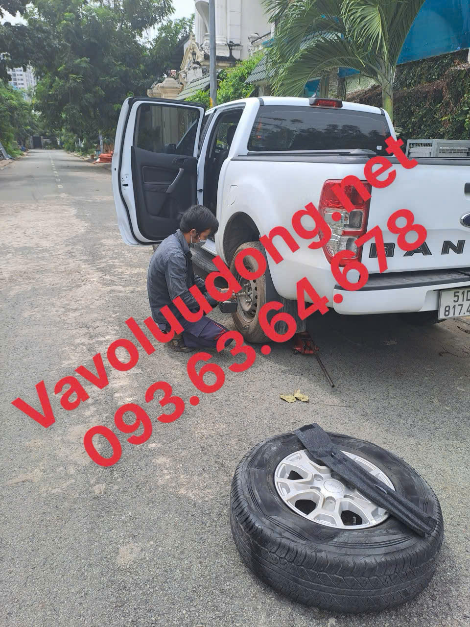 Vá vỏ lưu động xe bán tải tại Tân Phú