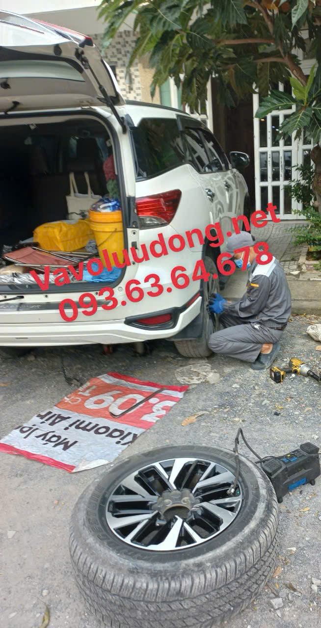 Vá xe ô tô lưu động giá rẻ tại Thủ Đức 