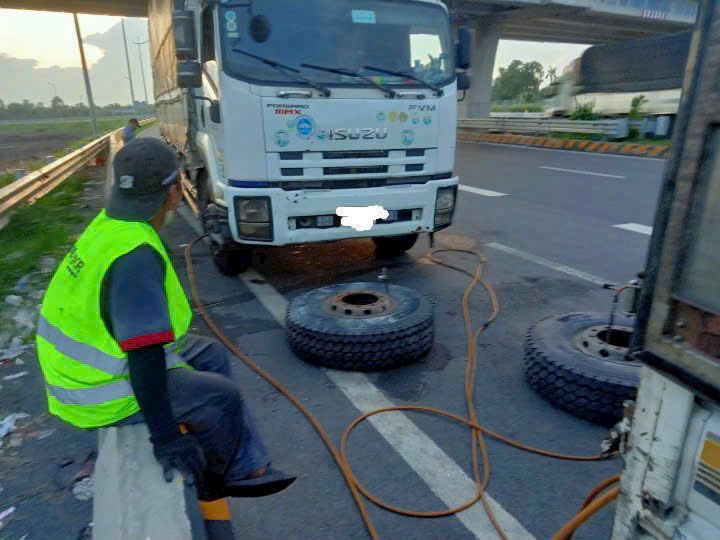 Vá vỏ lưu động đường cao tốc TPHCM