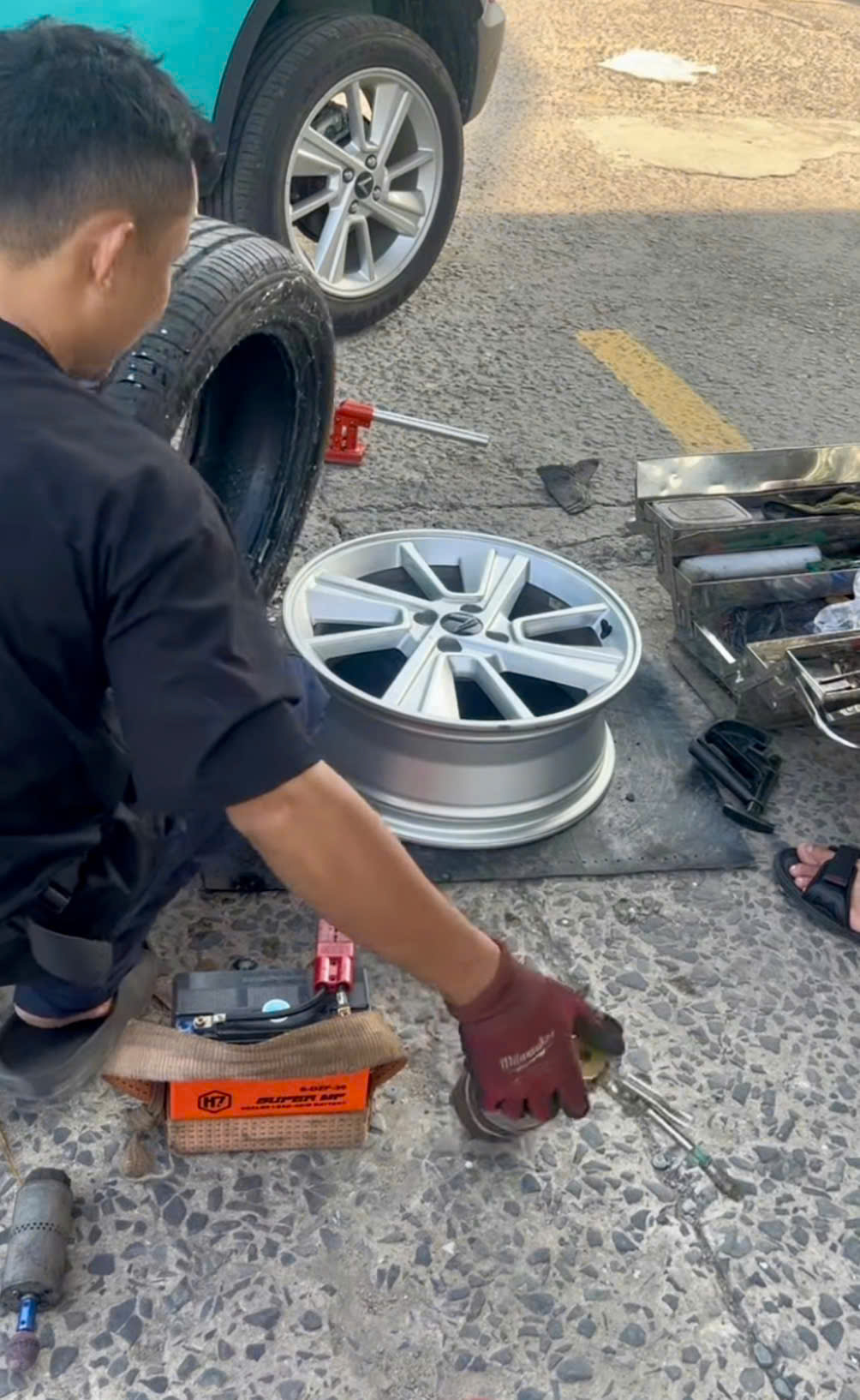 Thợ vá vỏ tận nơi giá rẻ 093 6364 678