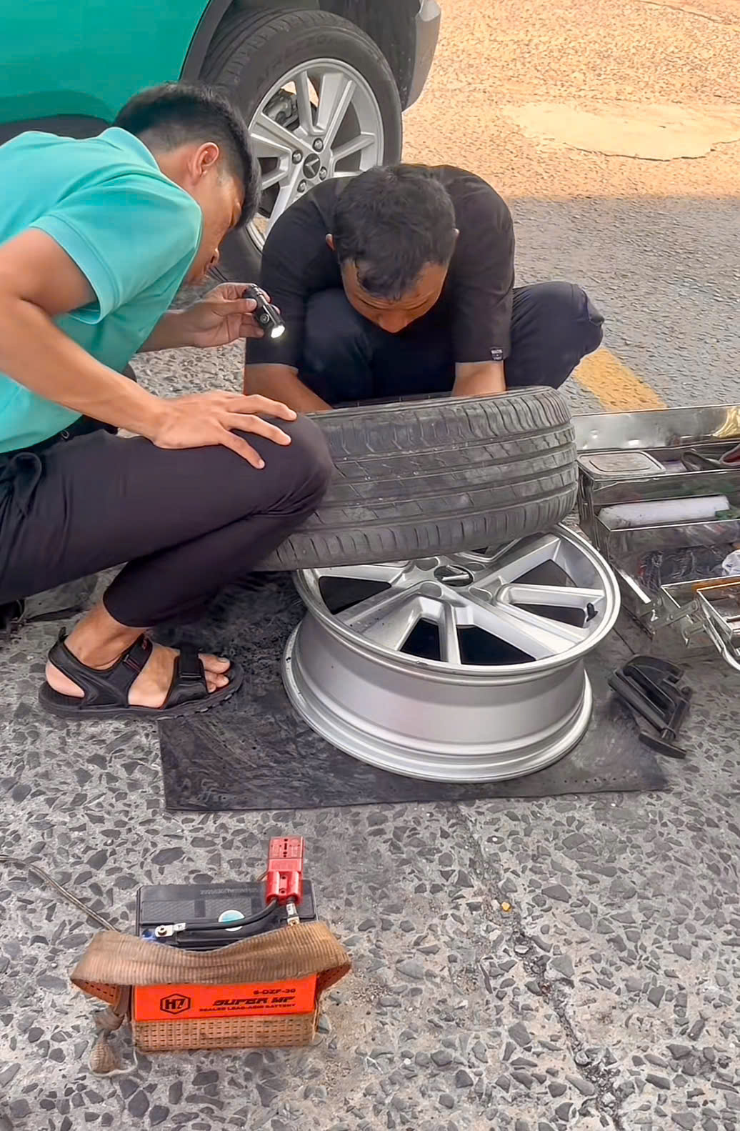 Vá vỏ lưu động quận 1 - 12