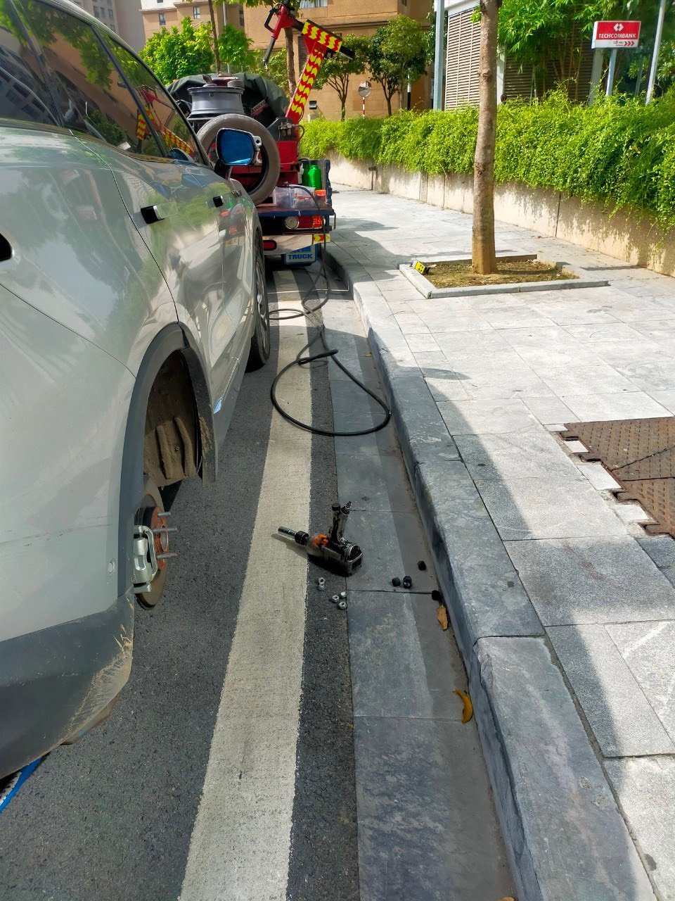 vá vỏ lưu động đường Trần Hưng Đạo quận 5