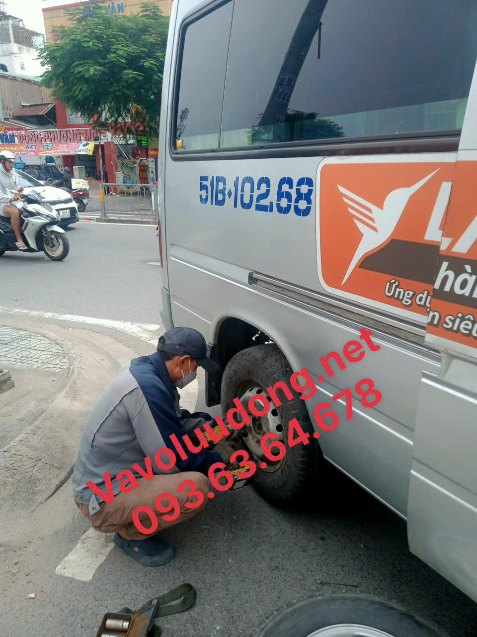 vá vỏ xe ô tô lưu động đường Nguyễn văn Linh 