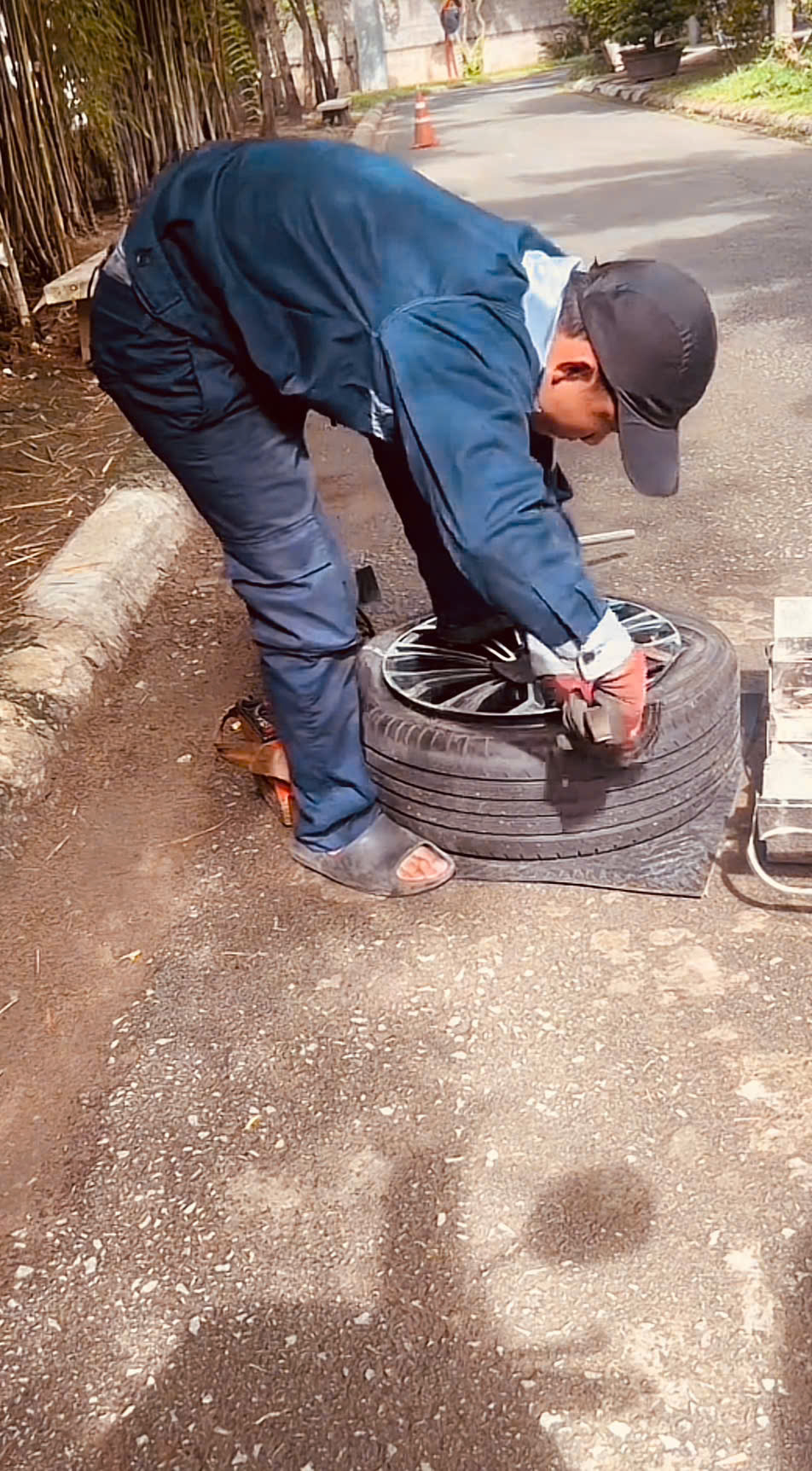 vá vỏ lưu động đường Phạm Hữu Lầu