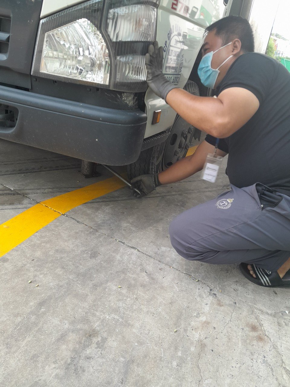 vá vỏ lưu động đường Nguyễn Trãi quận 5