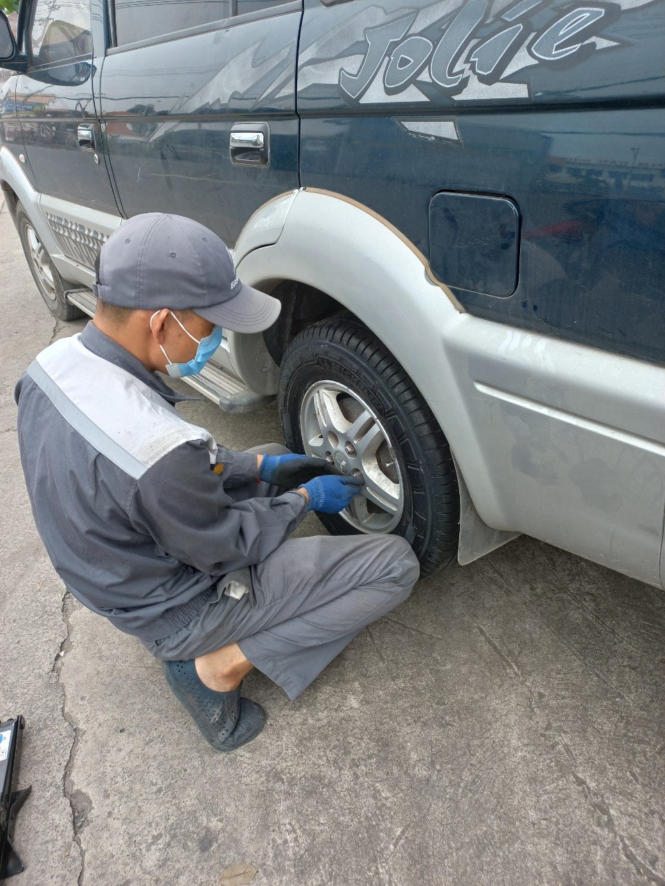 vá vỏ xe lưu động Quận 4