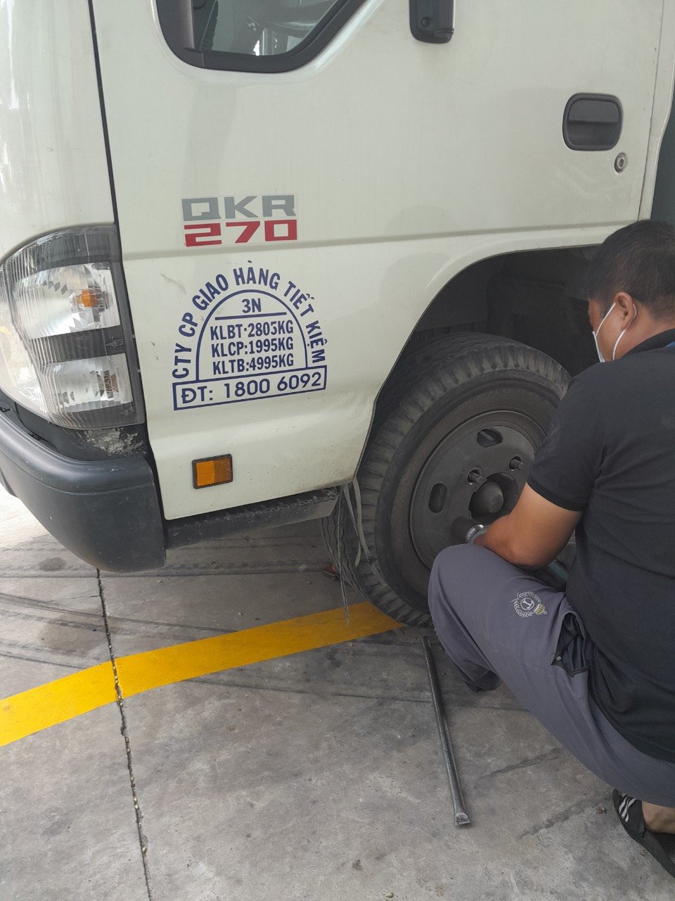 vá vỏ xe 24/24 Sài Gòn